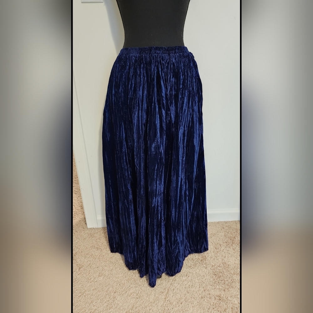 🌻Elegant Blue Velvet Skirt - Picture 2 of 7